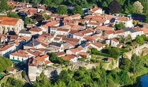 阿勒泰回乡建别墅为什么一定要选专业乡墅公司